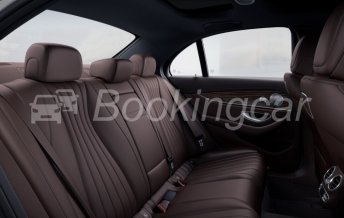 Прокат автомобиля Mersedes-Benz 213 в городе Москва
