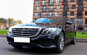 Прокат автомобиля Mercedes Benz E200 в городе Москва