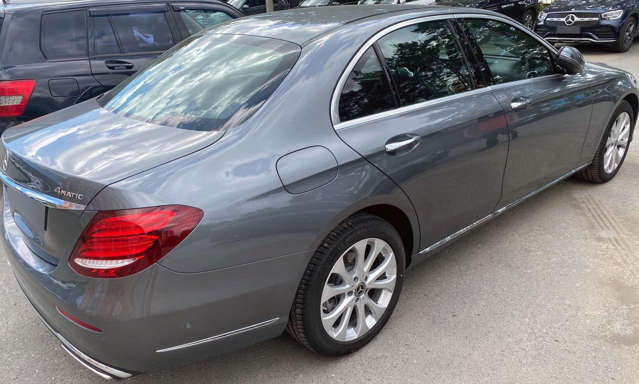 Прокат автомобиля Mersedes Benz e-class w 213 в городе Москва